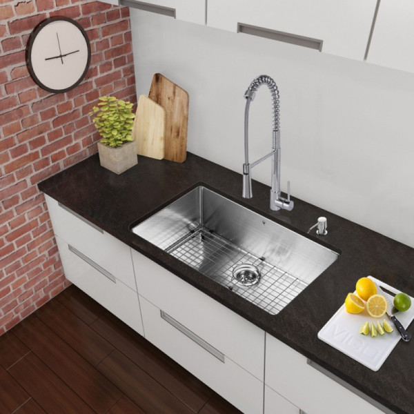 VIGO VGR3019CK1 30" Undermount Stainless Kitchen Sink w/ Grid and Strainer
