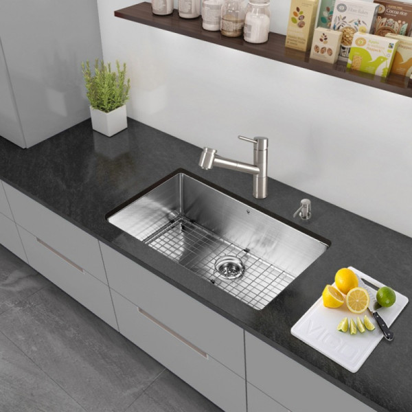 VIGO VGR3219CK1 32" Undermount Stainless Kitchen Sink w/ Grid and Strainer